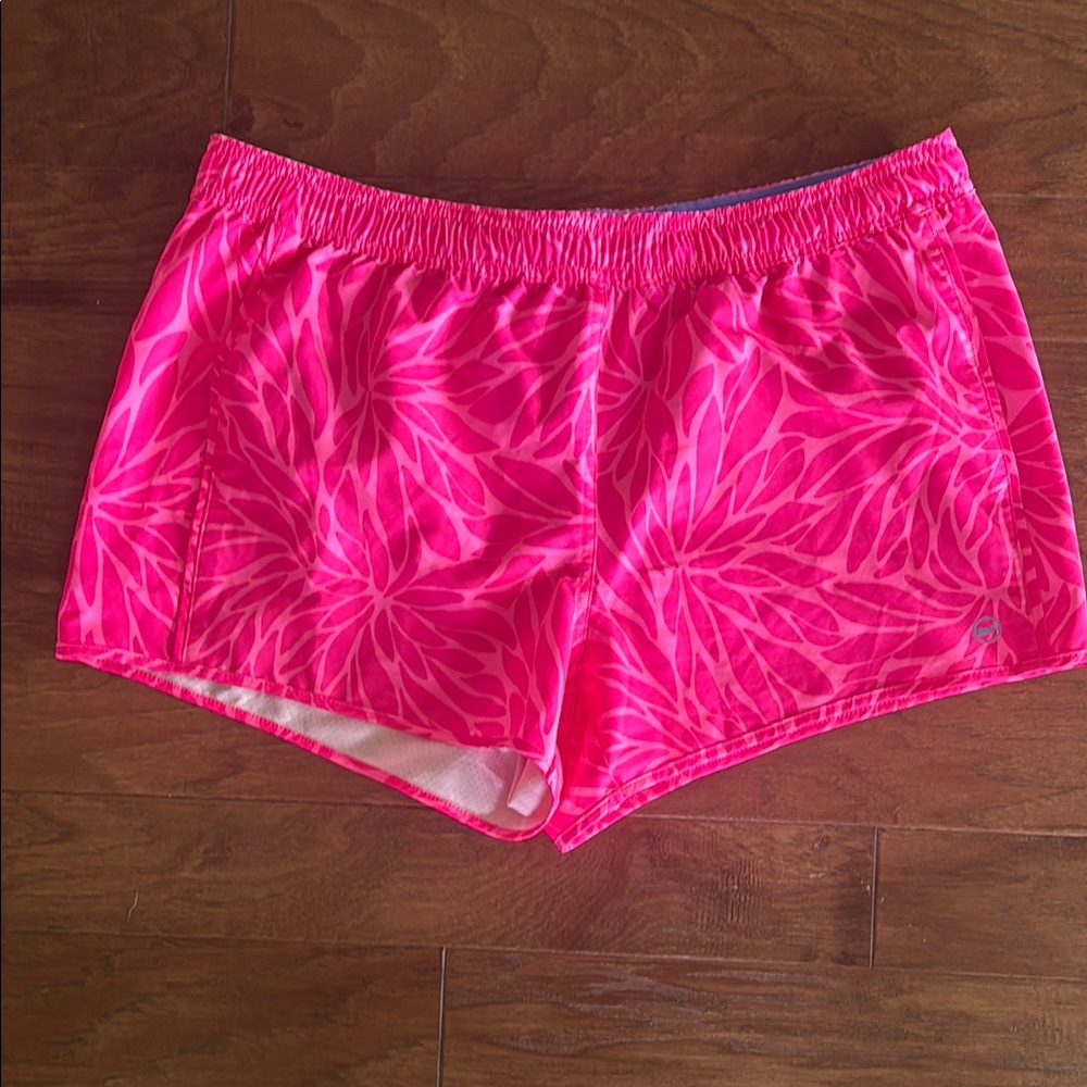 Vineyard Vines Women’s Pink and Blue Performance Size Large Shorts